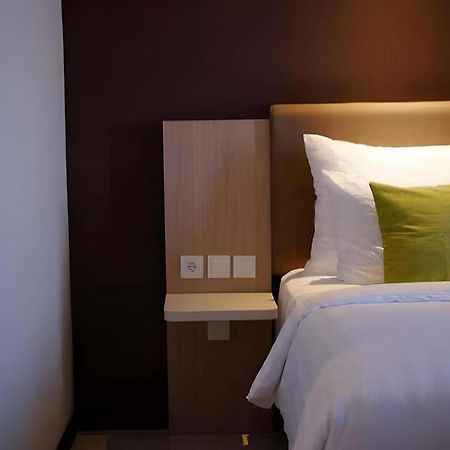 Hotel Dafam Pacific Caesar Surabaya Exteriör bild