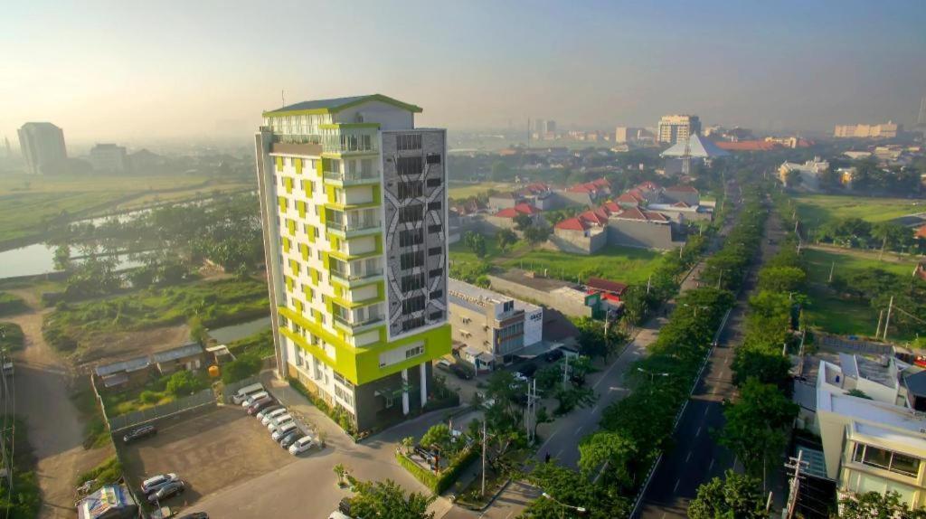 Hotel Dafam Pacific Caesar Surabaya Exteriör bild
