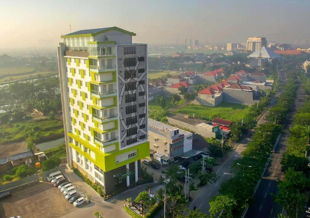 Hotel Dafam Pacific Caesar Surabaya Exteriör bild