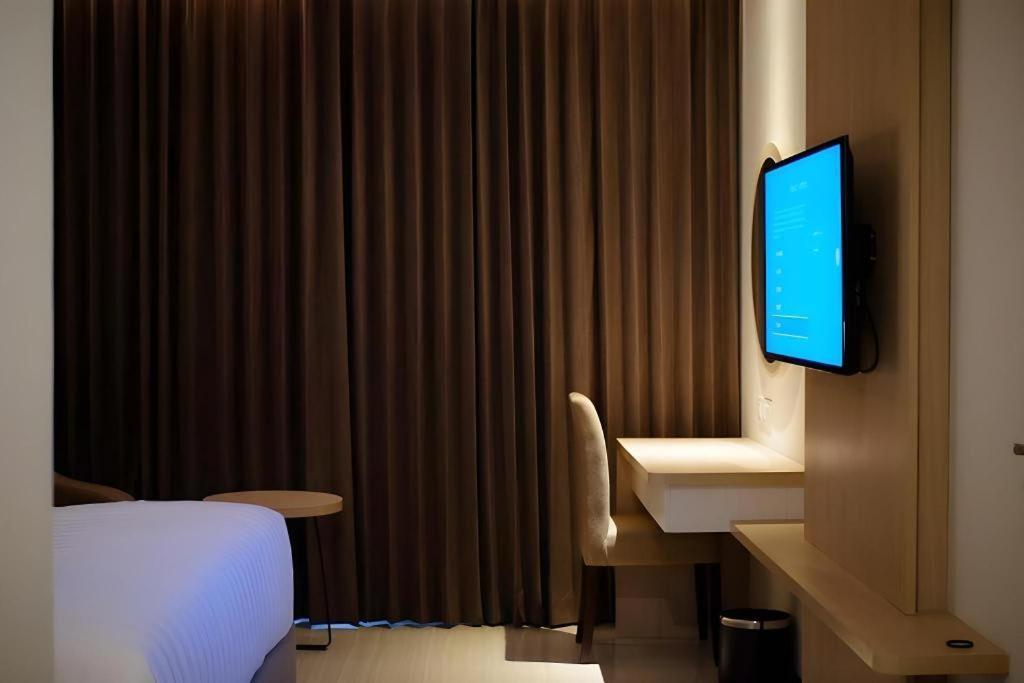 Hotel Dafam Pacific Caesar Surabaya Exteriör bild