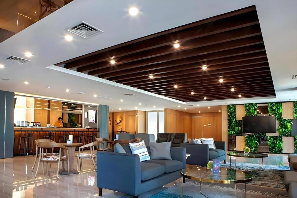 Hotel Dafam Pacific Caesar Surabaya Exteriör bild