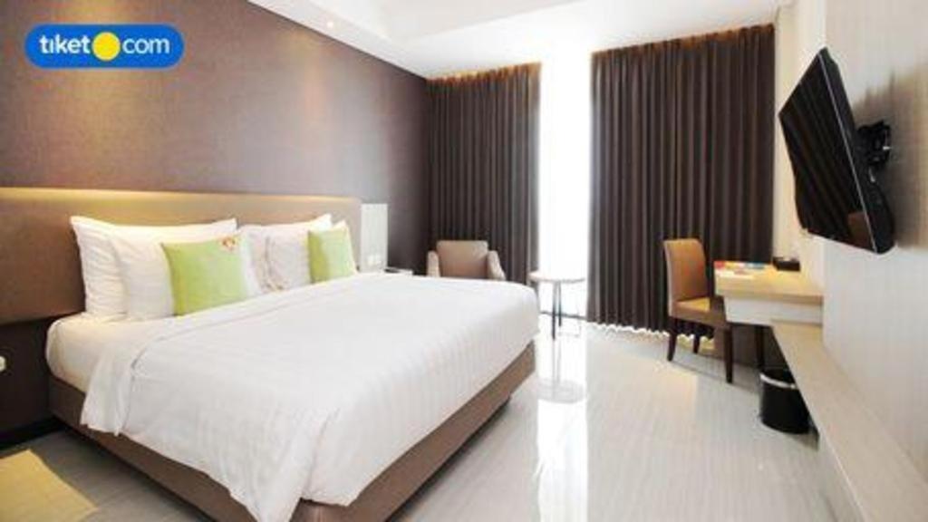 Hotel Dafam Pacific Caesar Surabaya Exteriör bild
