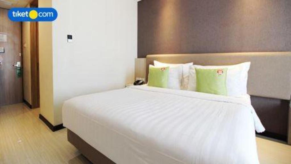 Hotel Dafam Pacific Caesar Surabaya Exteriör bild