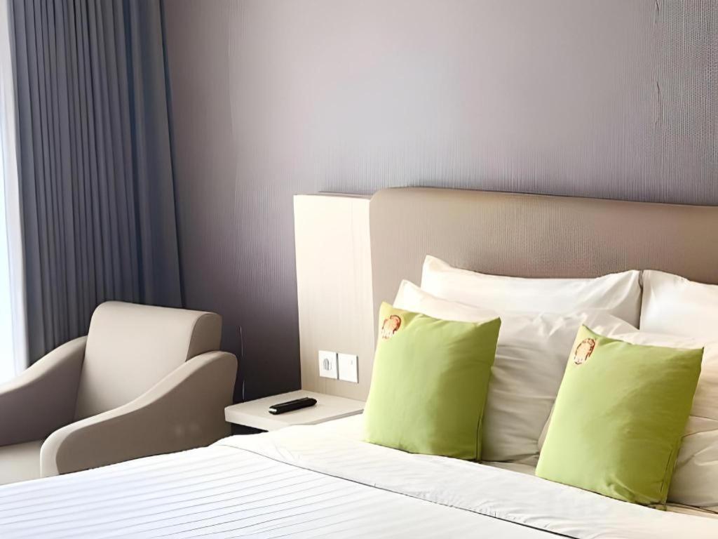 Hotel Dafam Pacific Caesar Surabaya Exteriör bild