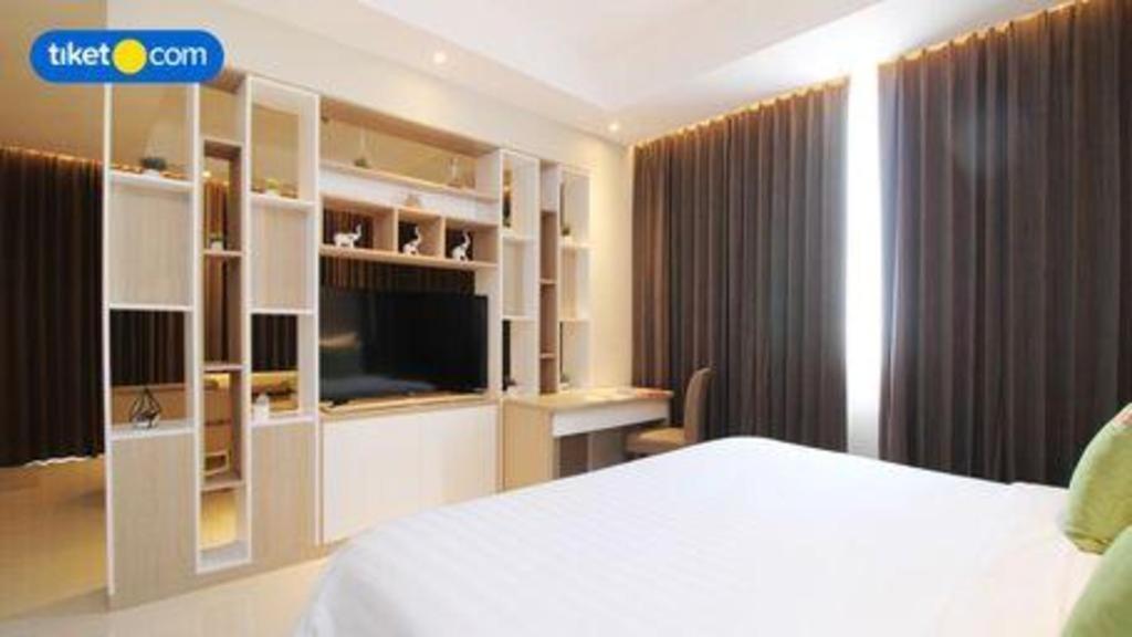 Hotel Dafam Pacific Caesar Surabaya Exteriör bild