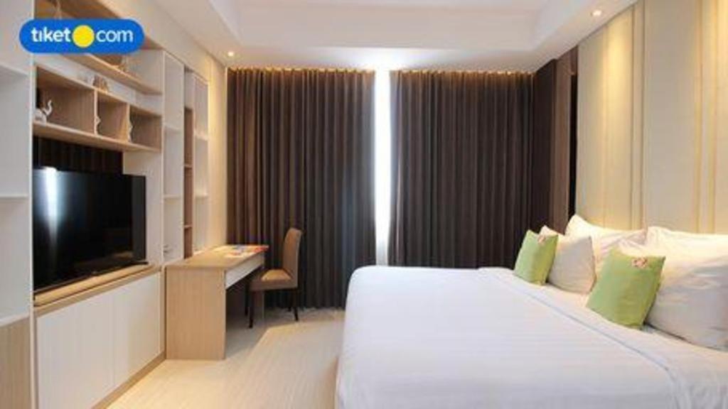 Hotel Dafam Pacific Caesar Surabaya Exteriör bild