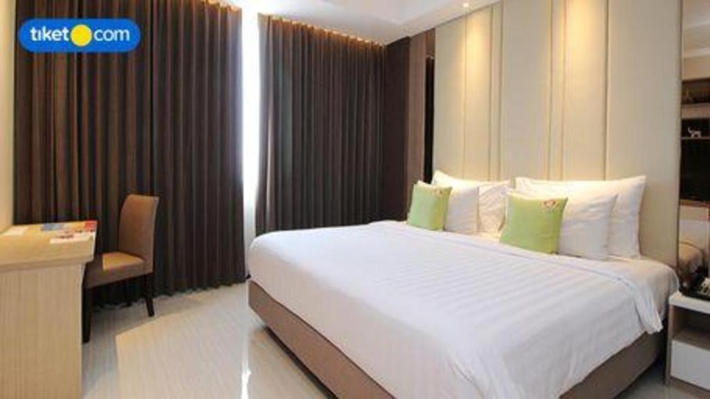 Hotel Dafam Pacific Caesar Surabaya Exteriör bild
