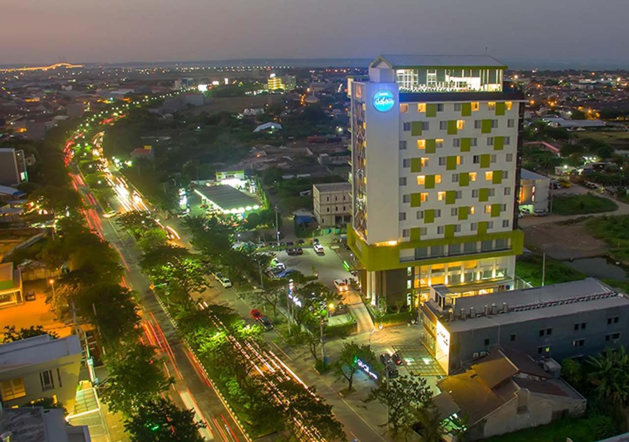 Hotel Dafam Pacific Caesar Surabaya Exteriör bild